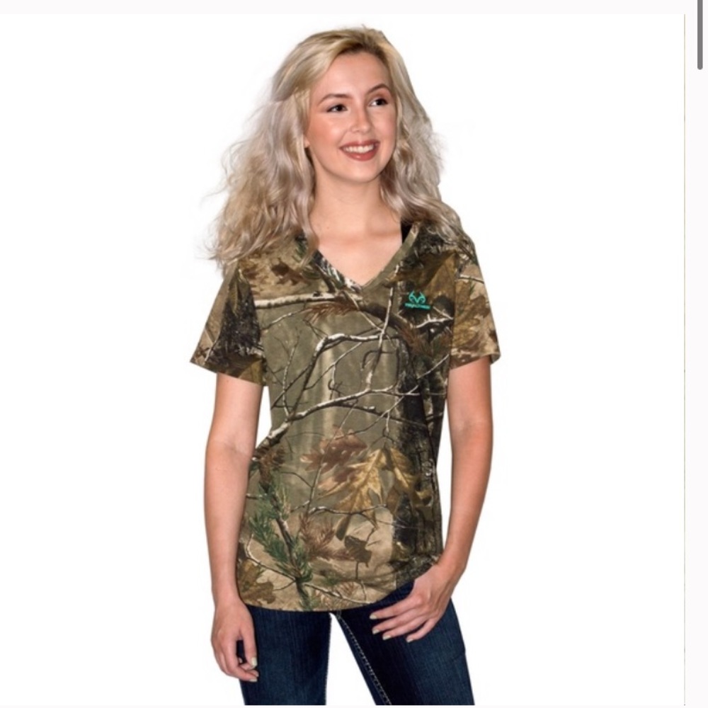 Realtree Women’s Camo V-neck T-Shirt